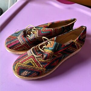 Artisan Colorful Geometric Lace-Up Women's Shoes Size 5 Women